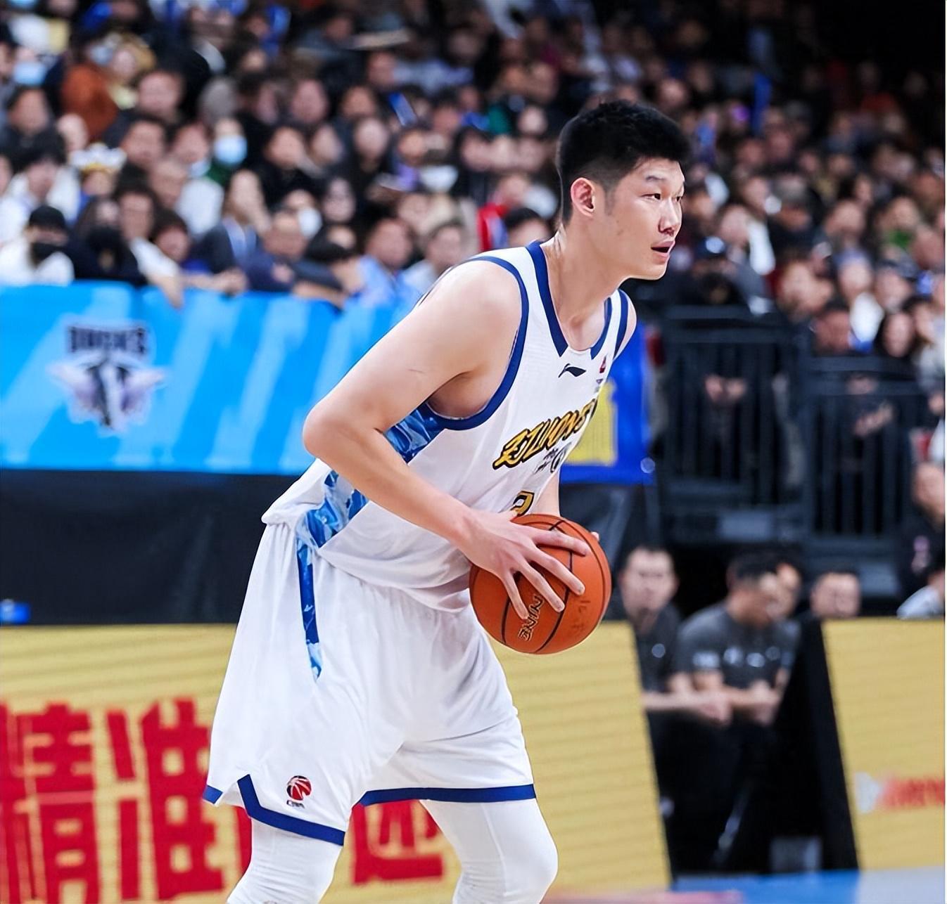 开云下载-对阵卫冕冠军，上赛季垫底球队，12人上场全部得分，仅6分惜败