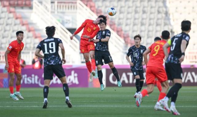 开云官方网站-国奥攻击群致歉：对不起球迷！太想把握机会太求稳！