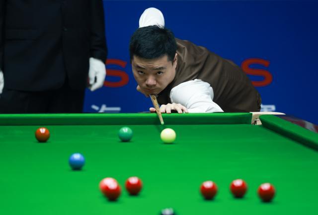 开云app-丁俊晖赛季首秀遭罗伯逊逆转 止步上海大师赛16强