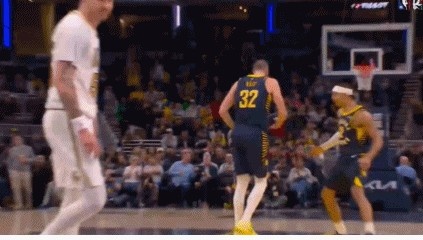 太猛了！赫夫连中两记三分球 步行者8-0打停凯尔特人