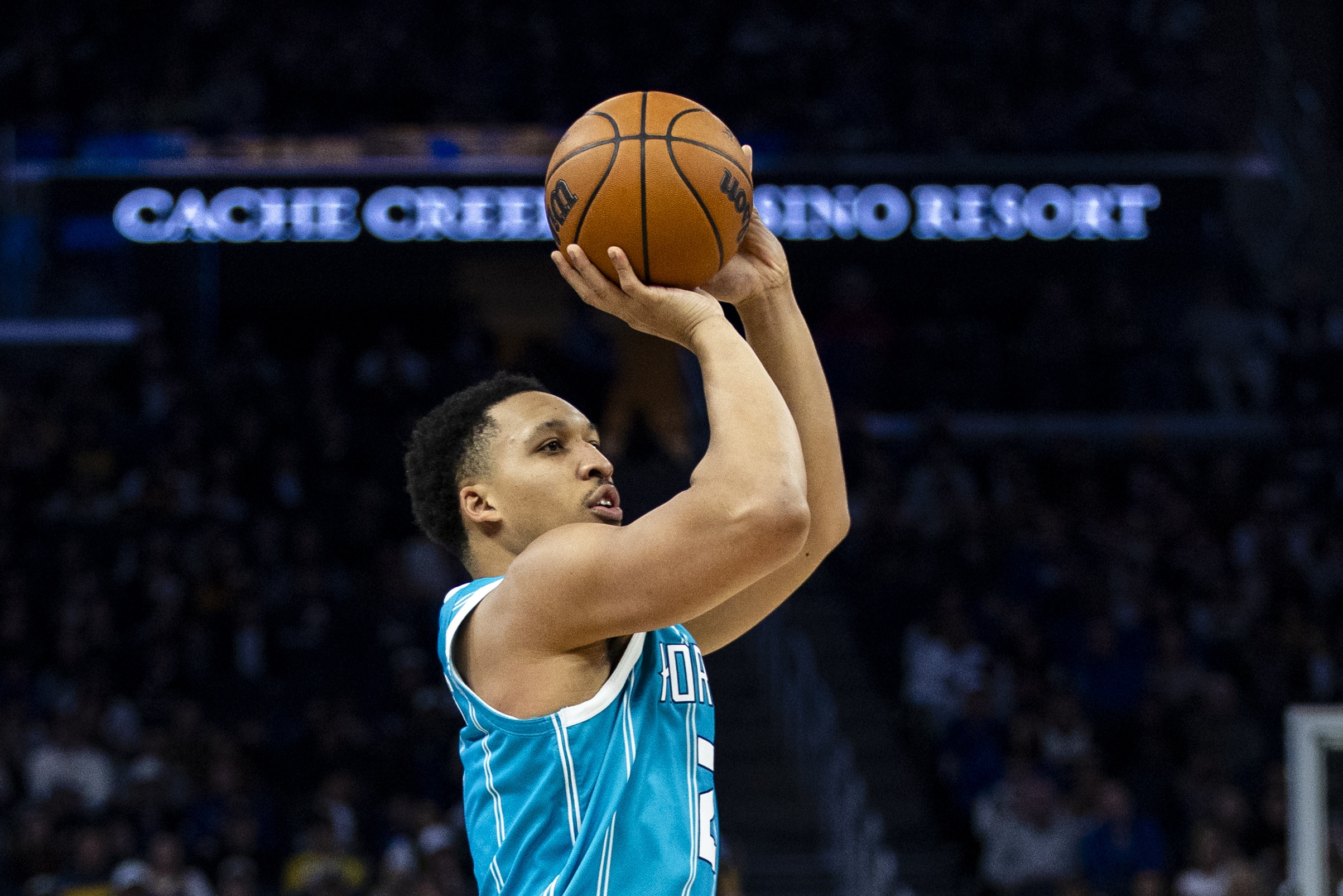 Kaiyun网页版-但凡投中几个呢！格威6投全铁&amp;赛恩·詹姆斯2中0 二人一分未得